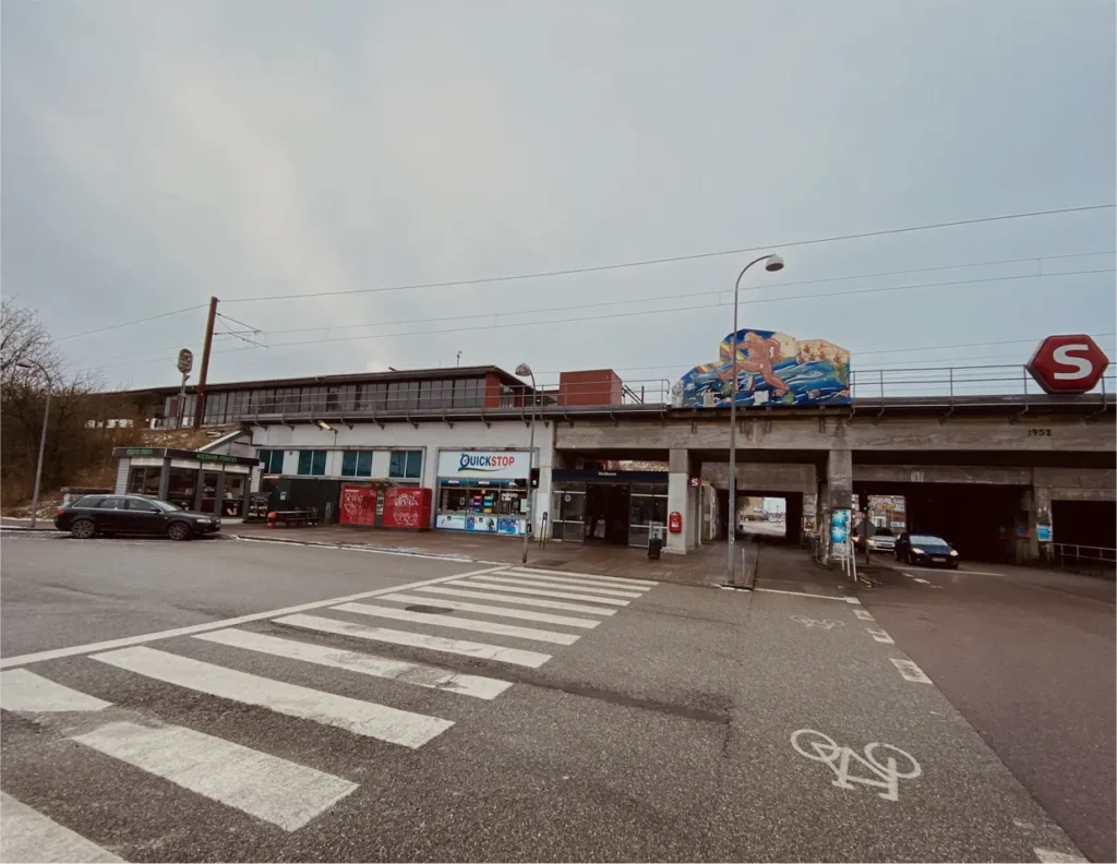 Hvidovre Station, som er en vigtig transport hub for S-tog og busser